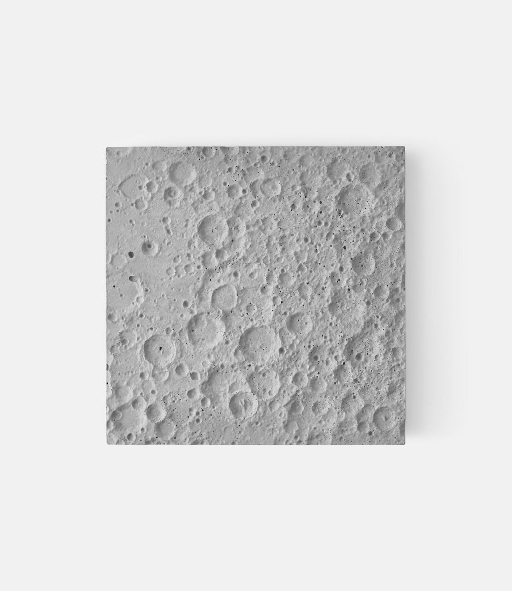 Deskspace Lunar Surface Large — лунная поверхность из бетона