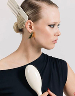 La Bonne Brosse Массажная расческа для волос N 03 Essential Sensitive Scalp Brush - Creamy White