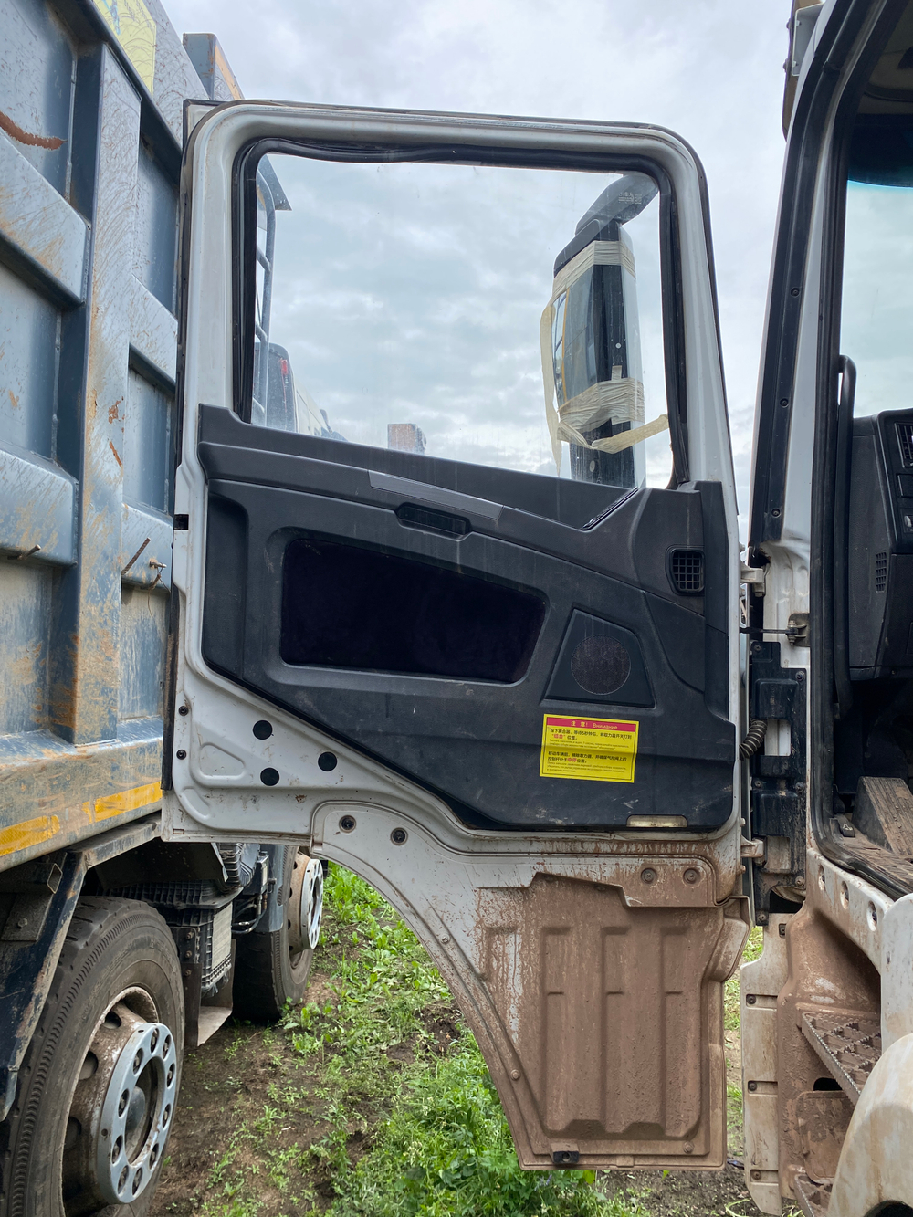 Shacman (Shaanxi) SX* 8x4 Самосвал SX32586T384 (Дизельный, 11,6 л, 423 л.с., МТ)