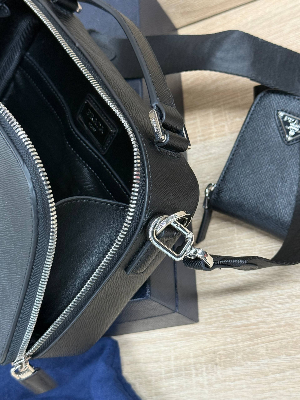 Сумка-мессенджер Prada