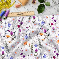 Ткань блэкаут колокольчики, одуванчики и клевер на белом фоне