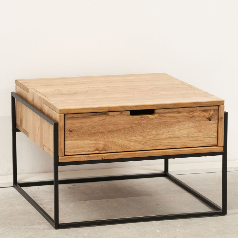 Журнальный столик 65х65 с ящиком из дикого дуба