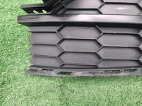 Решетка переднего бампера левая Skoda Karoq 17-21