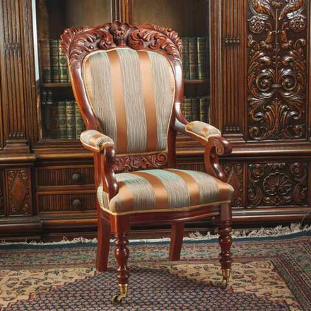 Кресло с королевским львом