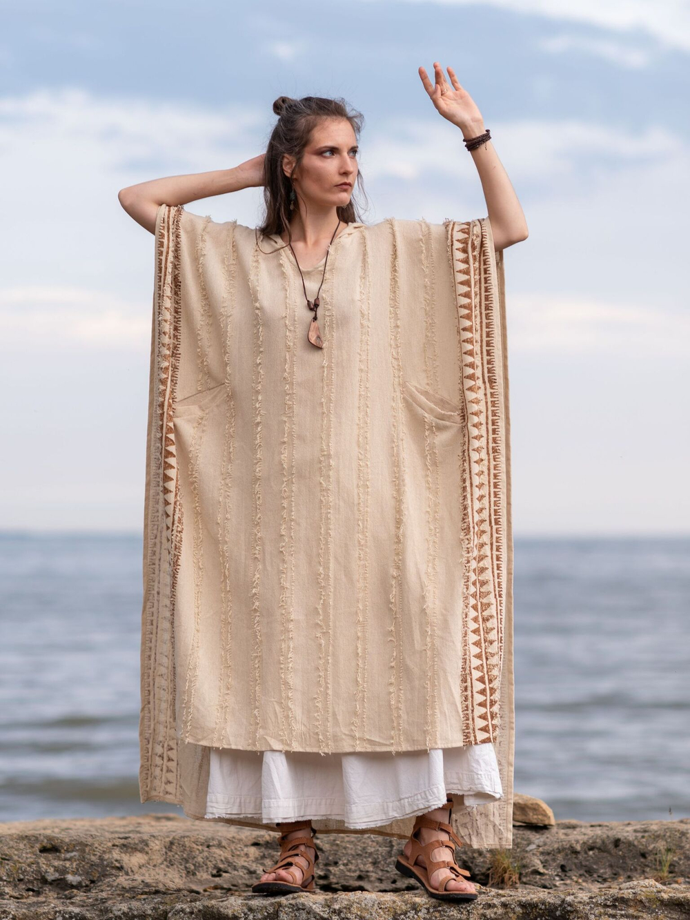 Накидка-пончо с капюшоном Tribal (песочная)