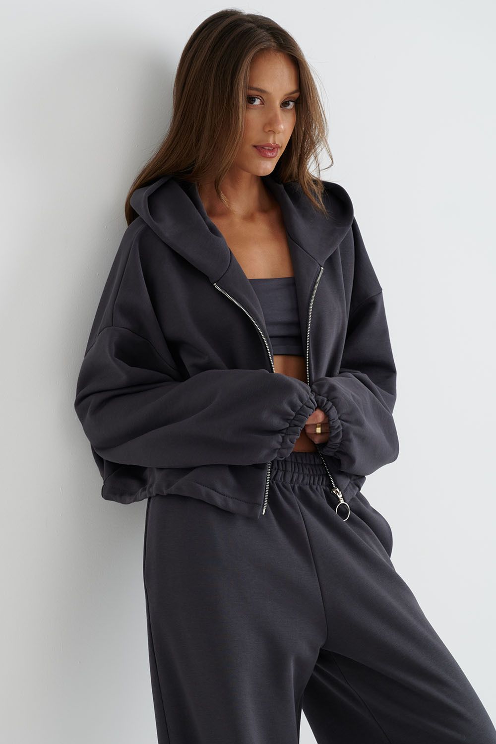 Укороченное худи на молнии цвета антрацит