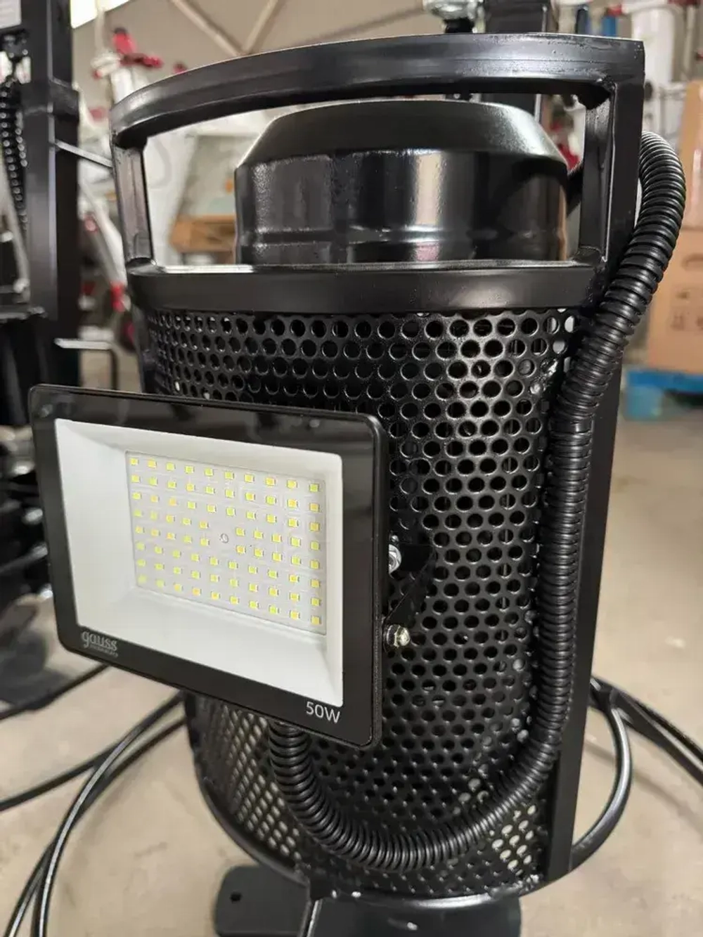 Затирочная машина с фонарем в коробке.