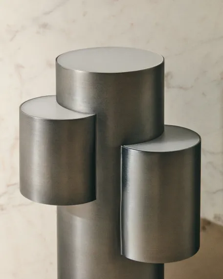 Переносная настольная лампа Adrina из темно-серого металла