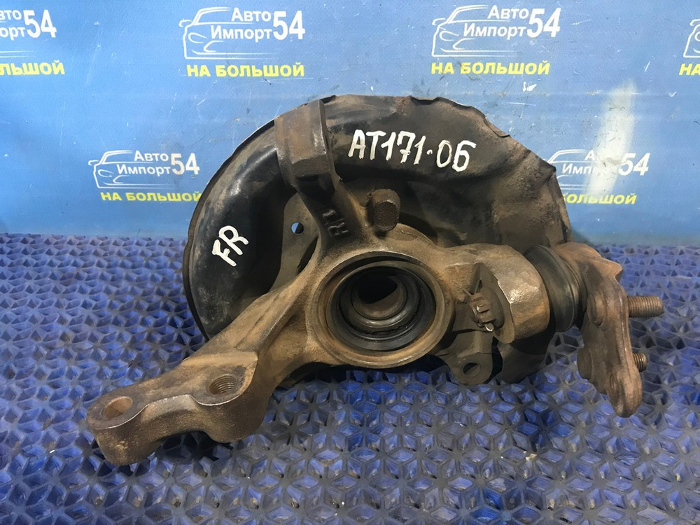 Ступица передняя правая TOYOTA CARINA 1990