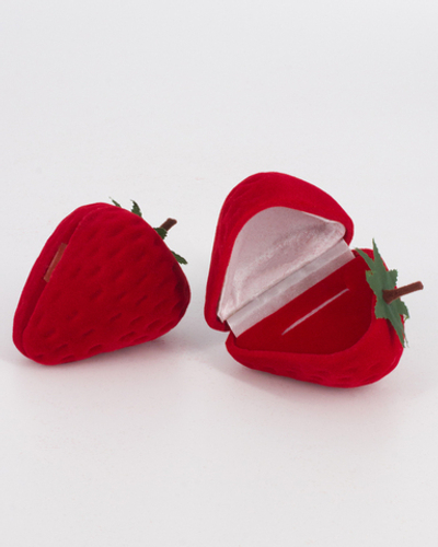 Футляр, клубничка, серия "Детская"