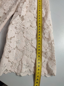 Платье кружевное в нежном оттенке, маркировка М, визуально на 46 размер