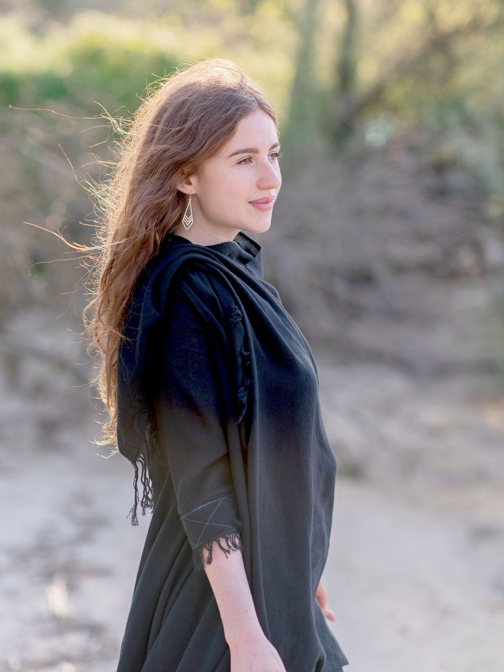 Накидка с бахромой Chintamani короткая (черная)