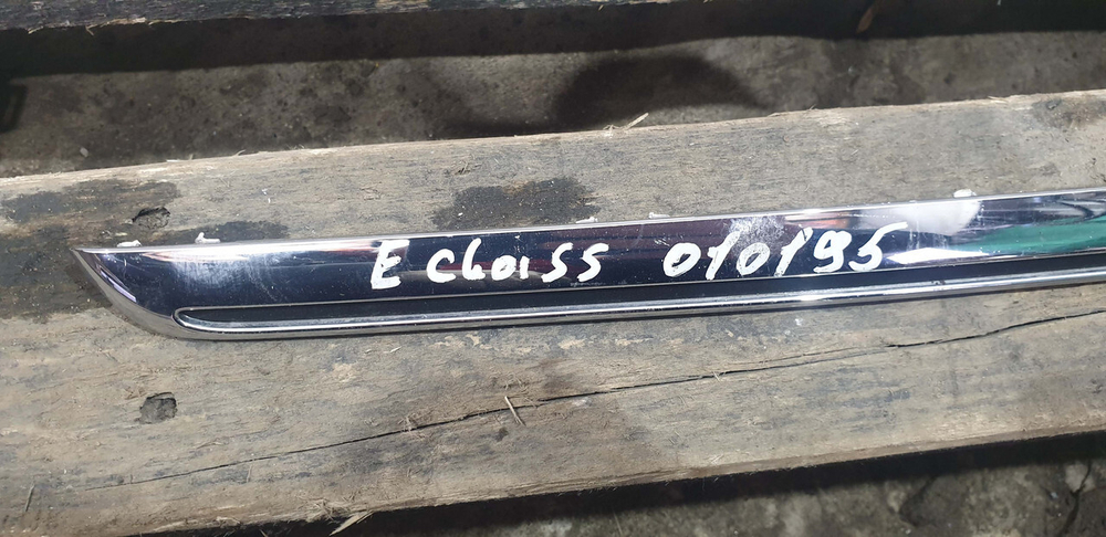 Молдинг решетки радиатора правый верхний Mercedes E-Class (W213) 16-20 Б/У Оригинал A2138880273