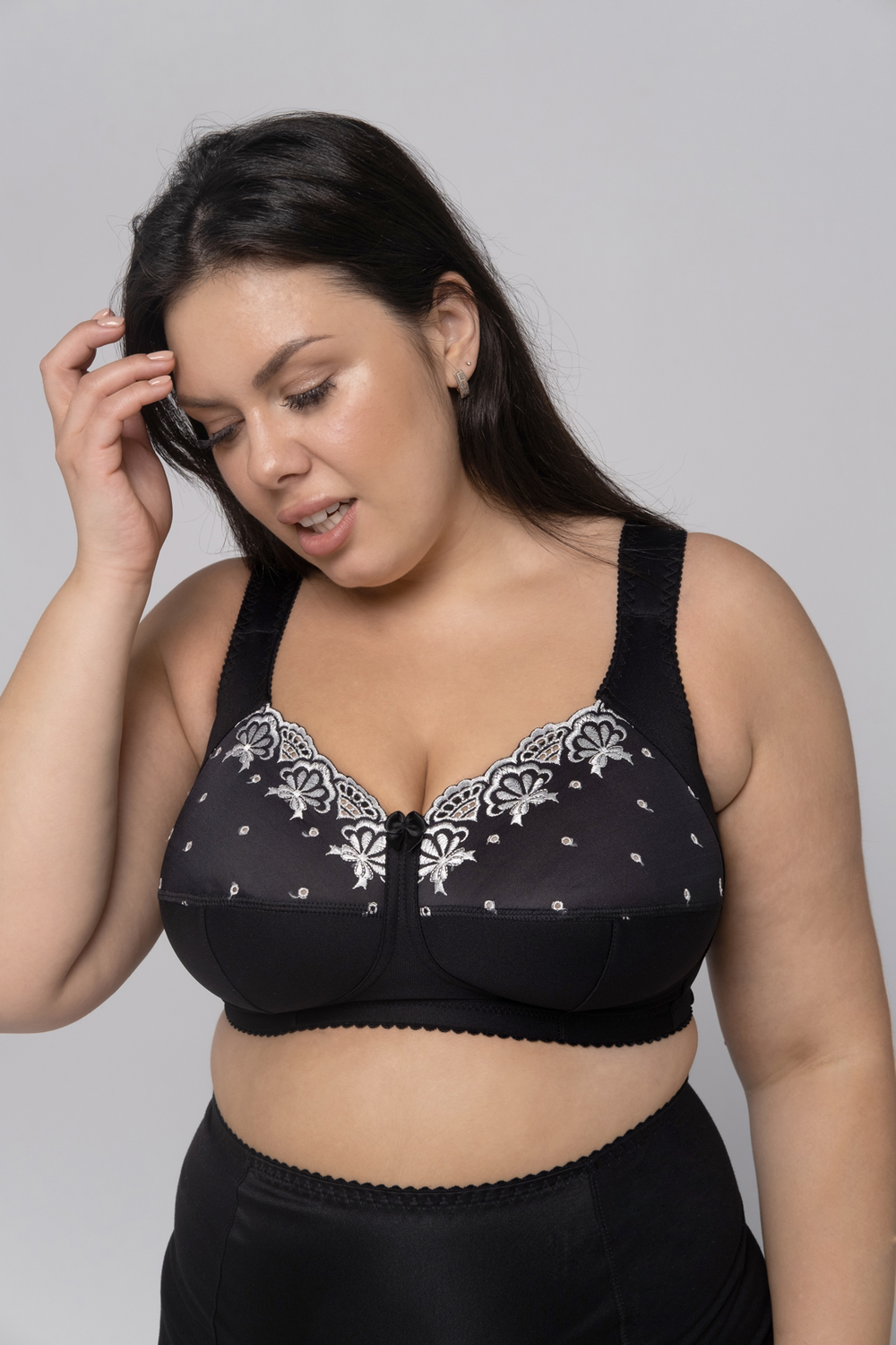 1107 бюстгальтер "Черный с белой вышивкой"