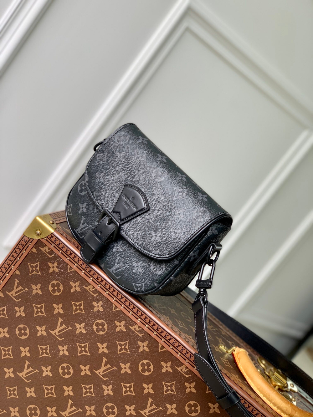 Louis Vuitton Montsouris Messenger PM