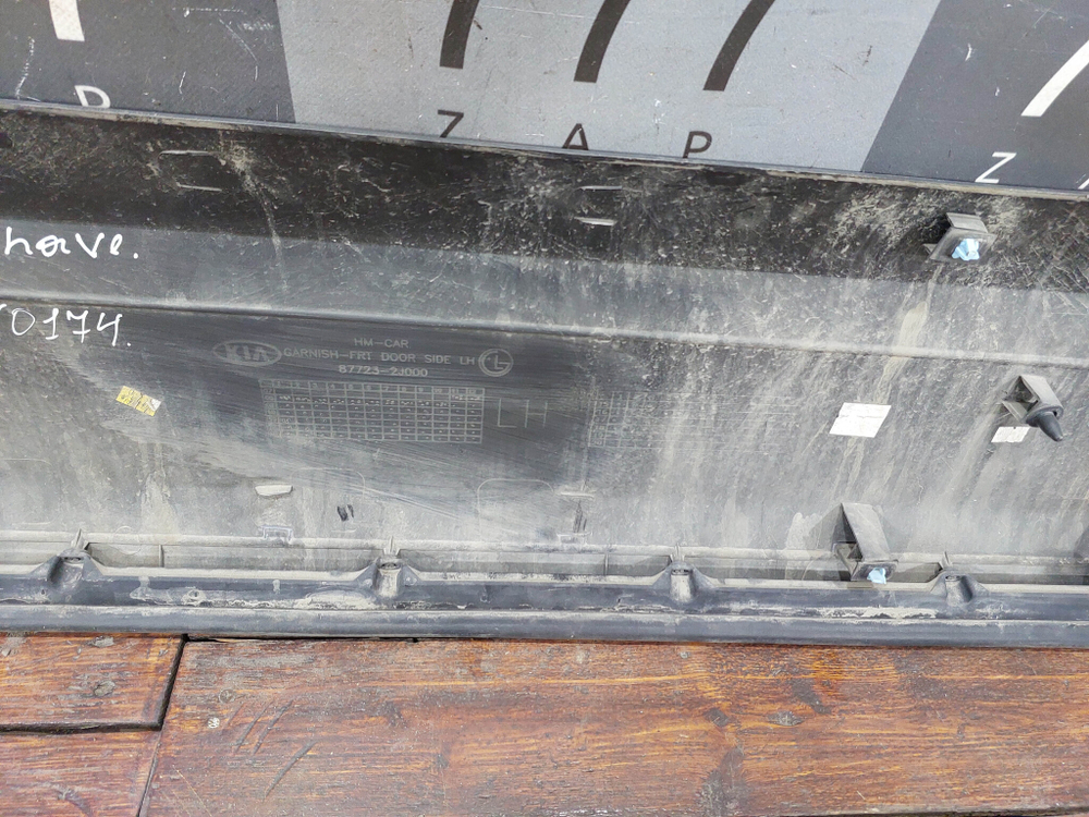 Накладка двери передней левой Kia Mohave (HM) 08-20 Б/У Оригинал 877232J000