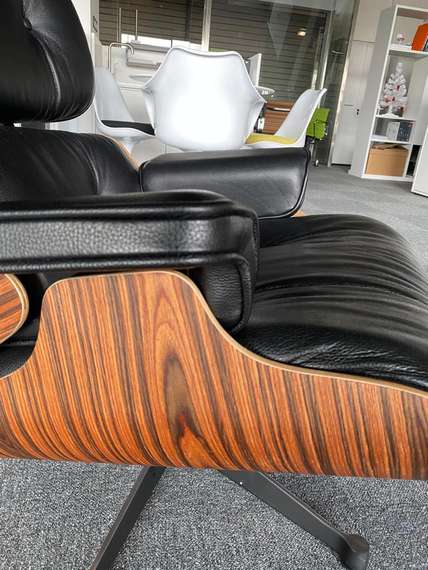 Кресло с оттоманкой Eames Lounge, черная кожа, палисандр