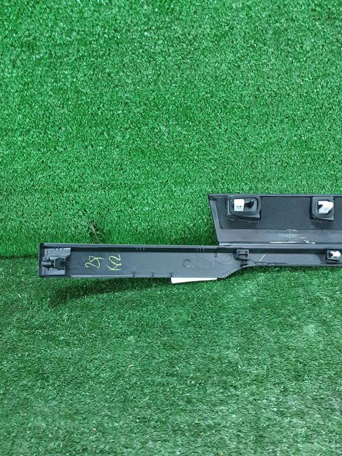 Накладка крышки багажника Range Rover Evoque 2 (2018-н.в.)