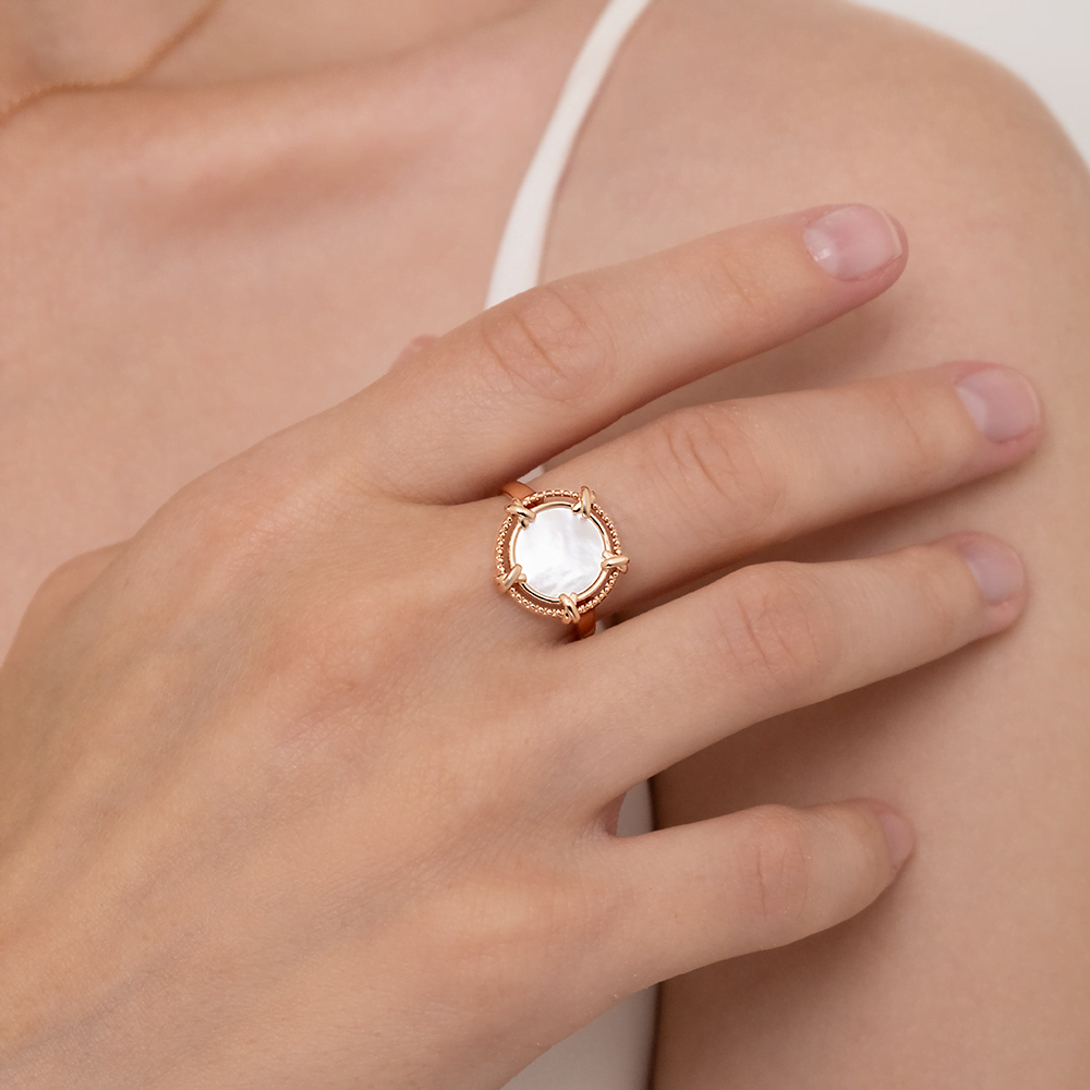 Кольцо из красного золота с перламутром