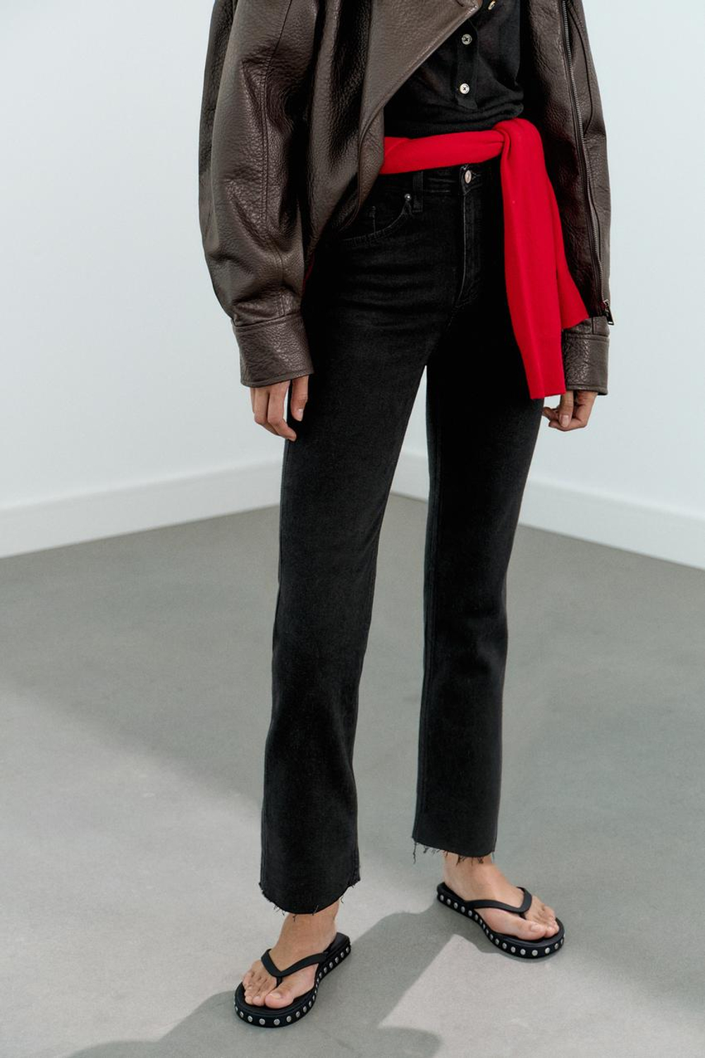 ZARA ДЖИНСЫ TRF CROPPED FLARE С ВЫСОКОЙ ПОСАДКОЙ, ЧЕРНЫЙ