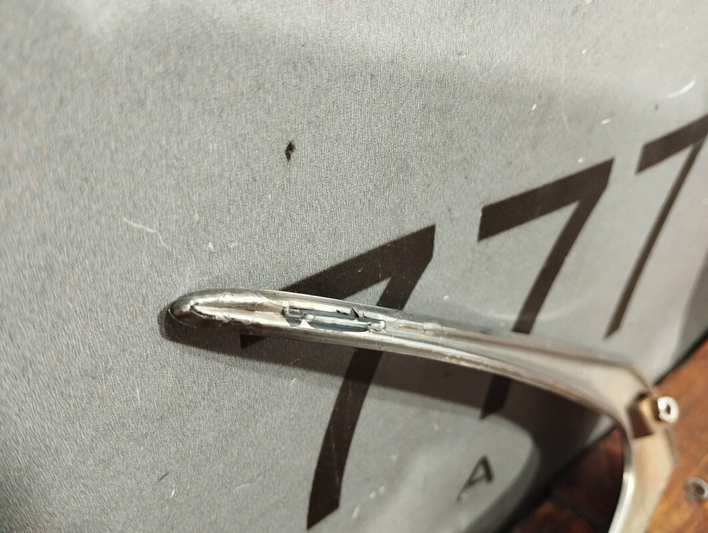 Молдинг решетки радиатора Toyota Camry (XV50) 14-17 Б/У Оригинал 5271333010