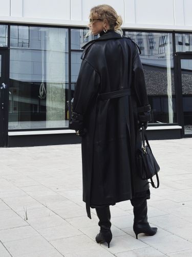 Черный кожаный тренч