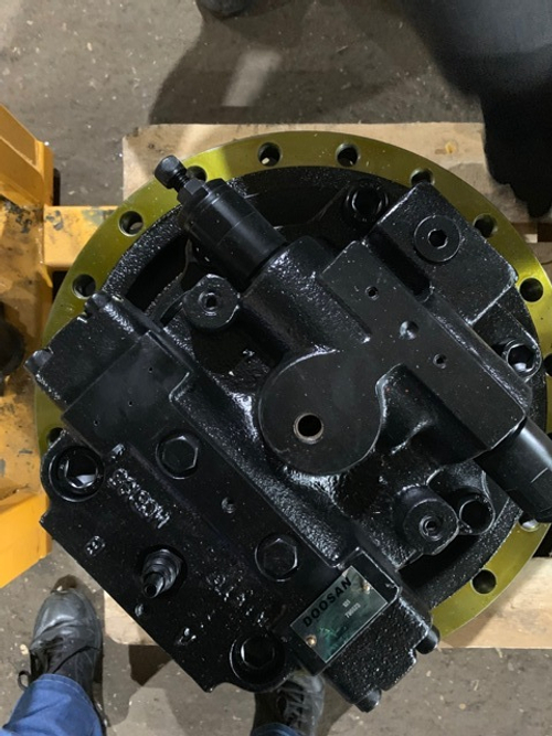 Редуктор хода Hyundai R320LC-7 с мотором