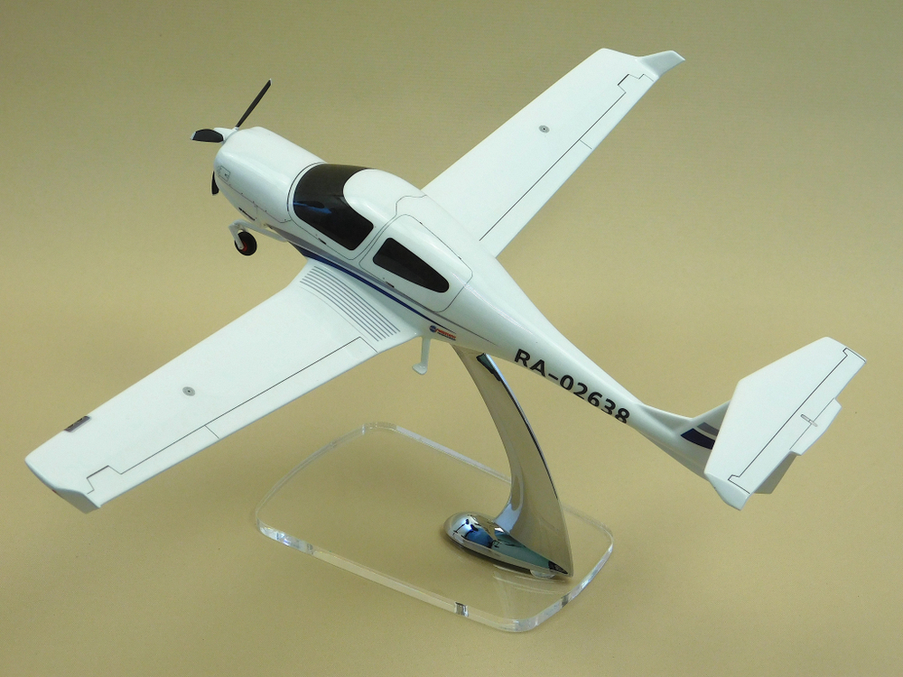 Модель самолета DA-40NG (М1:30, RA-02638)