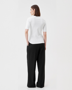 Футболка приталенного силуэта с круглой горловиной