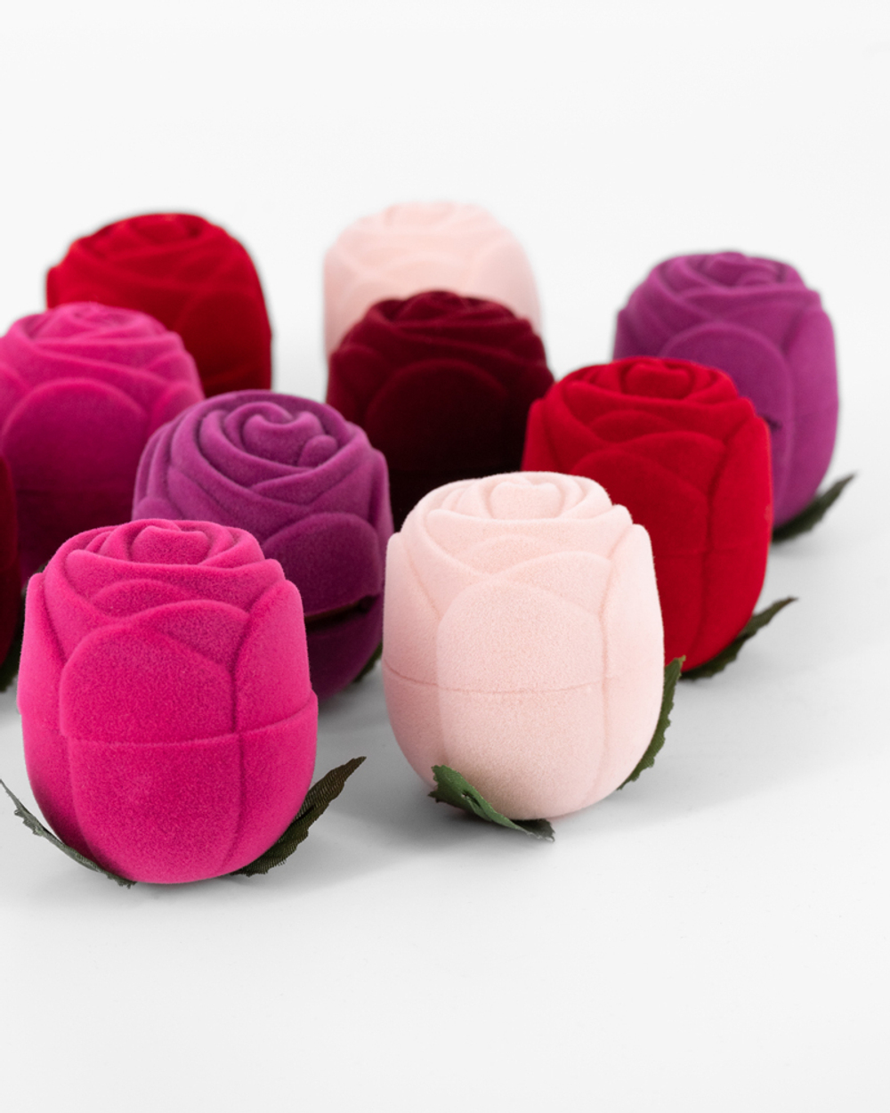 Маленький футляр-цветок для хранения кольца