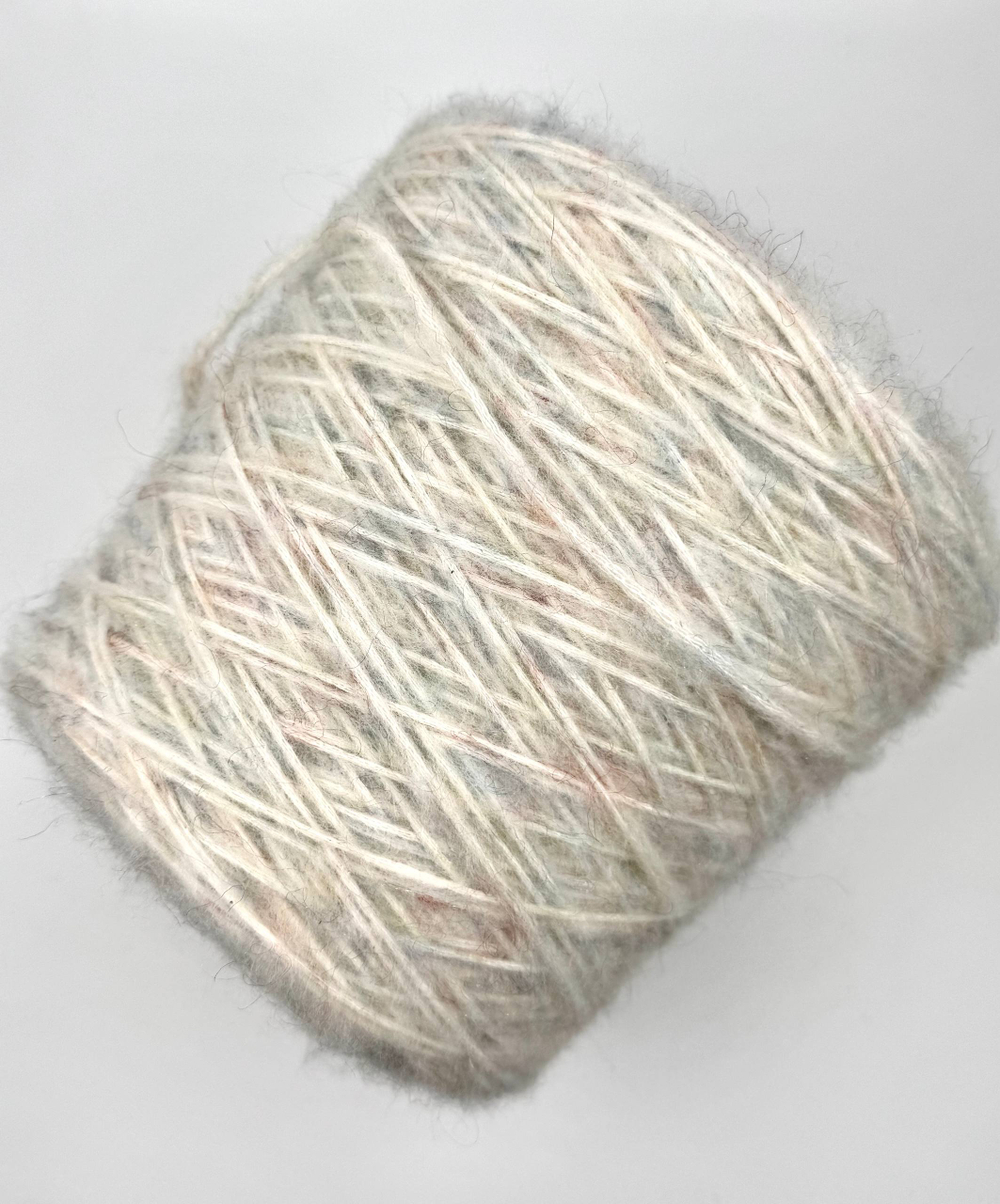 Пух бэби яка 40% меринос 20% хлопок 25% па 15% 300 м в 100 г мерцающий морганит