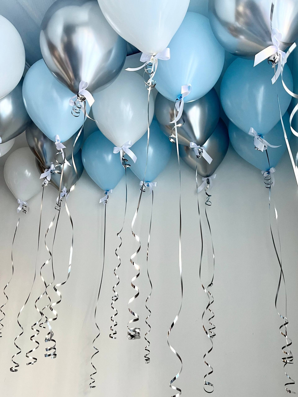 Воздушные шары с бантиками голубой/хром серебро №4119