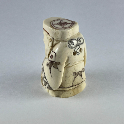 Статуэтка нэцкэ Дзюродзин с корзиной священных карпов