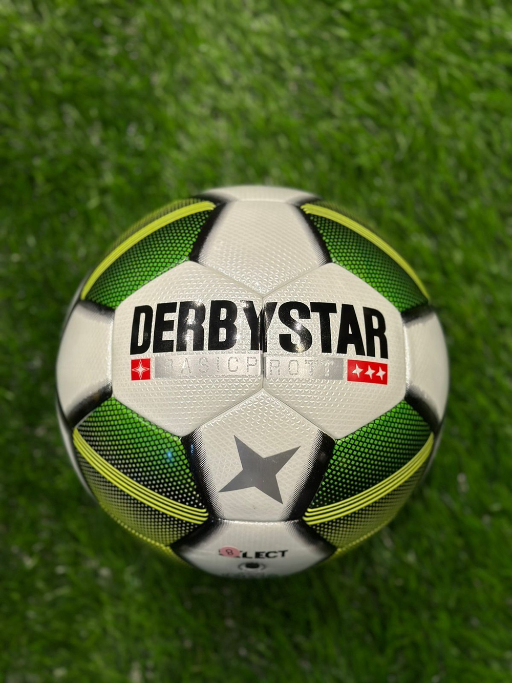 Профессиональный футбольный мяч DERBYSTAR 5