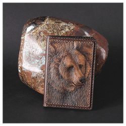 Кожаная обложка на паспорт «Медведь»