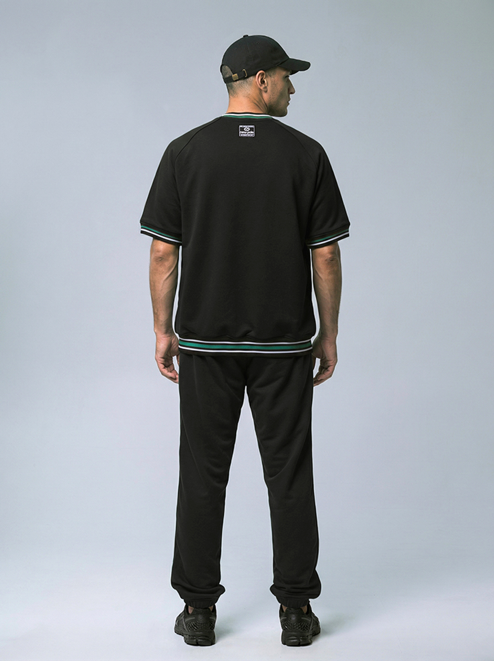 Бомбер с коротким рукавом от New Pole, черного цвета