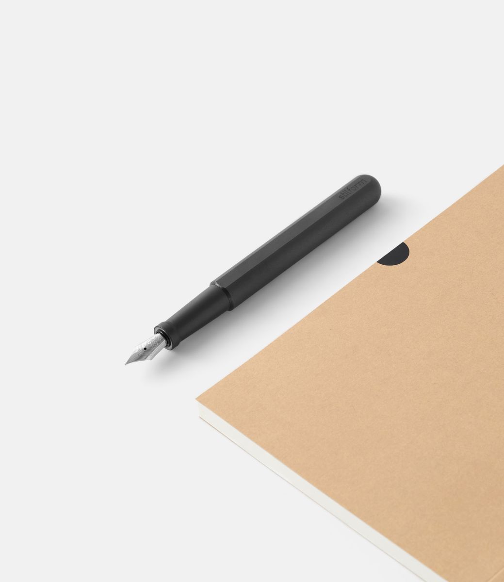 Stilform Ink Titanium DLC Black — перьевая ручка из титана