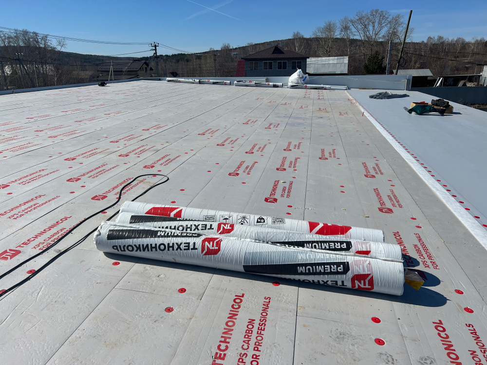 Поставка и монтаж плоской кровли из ПВХ мембраны (система СМАРТ) магазин г. Дегтярск