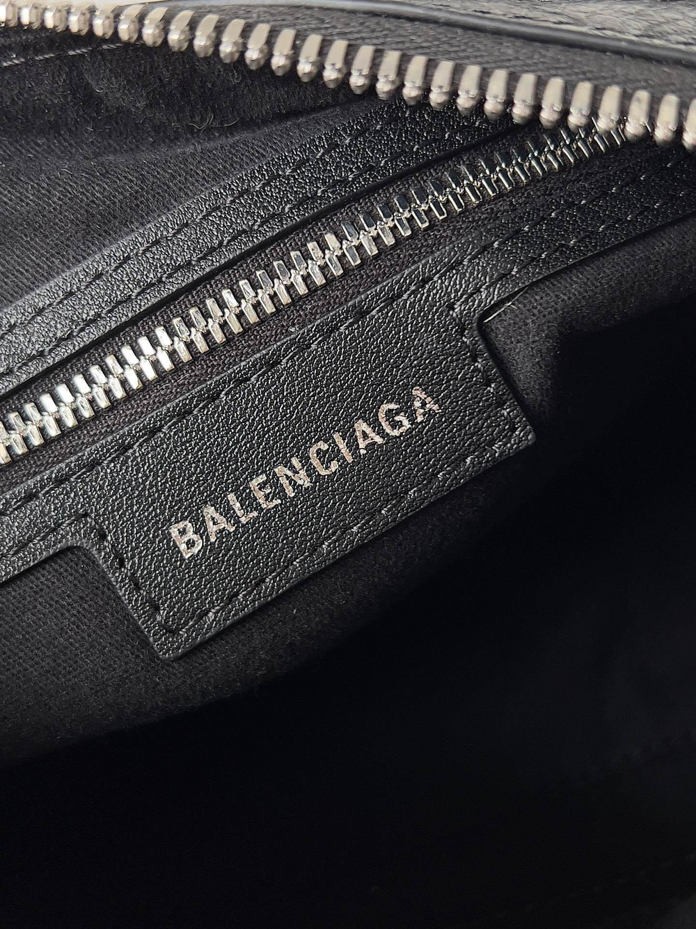 Balenciaga Le Cagole Mini Duffle Bag 20 cm