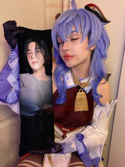 Мини дакимакура Мин Юнги Шуга (Агуст Ди) из БТС | BTS арт. M1085, 60х20 см