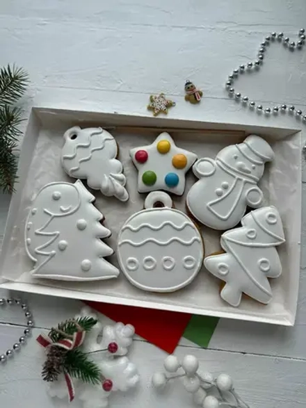 Имбирные пряники новогодние 2025 раскраска