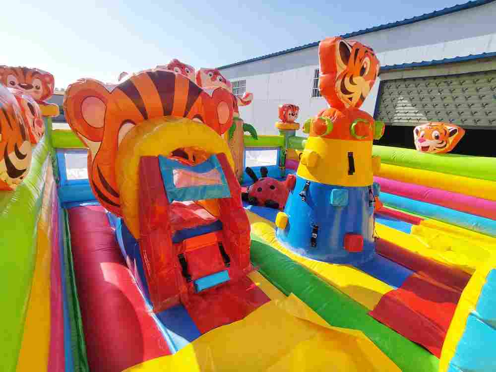 Коммерческий надувной батут «Тигриная страна 2», 10*6*5,5 м.