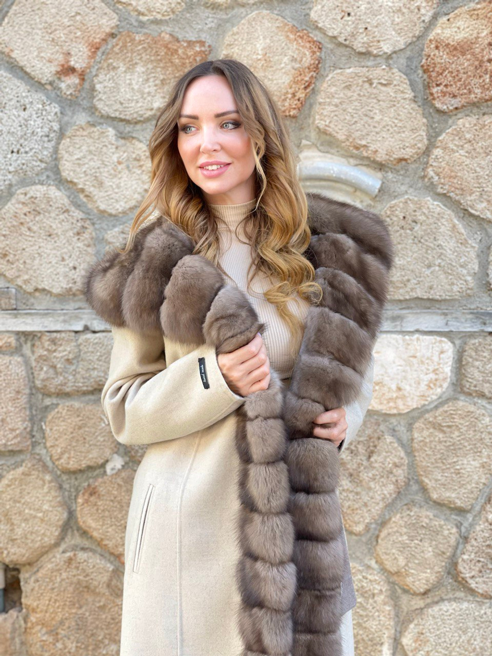 Кашемировое пальто с баргузинским соболем