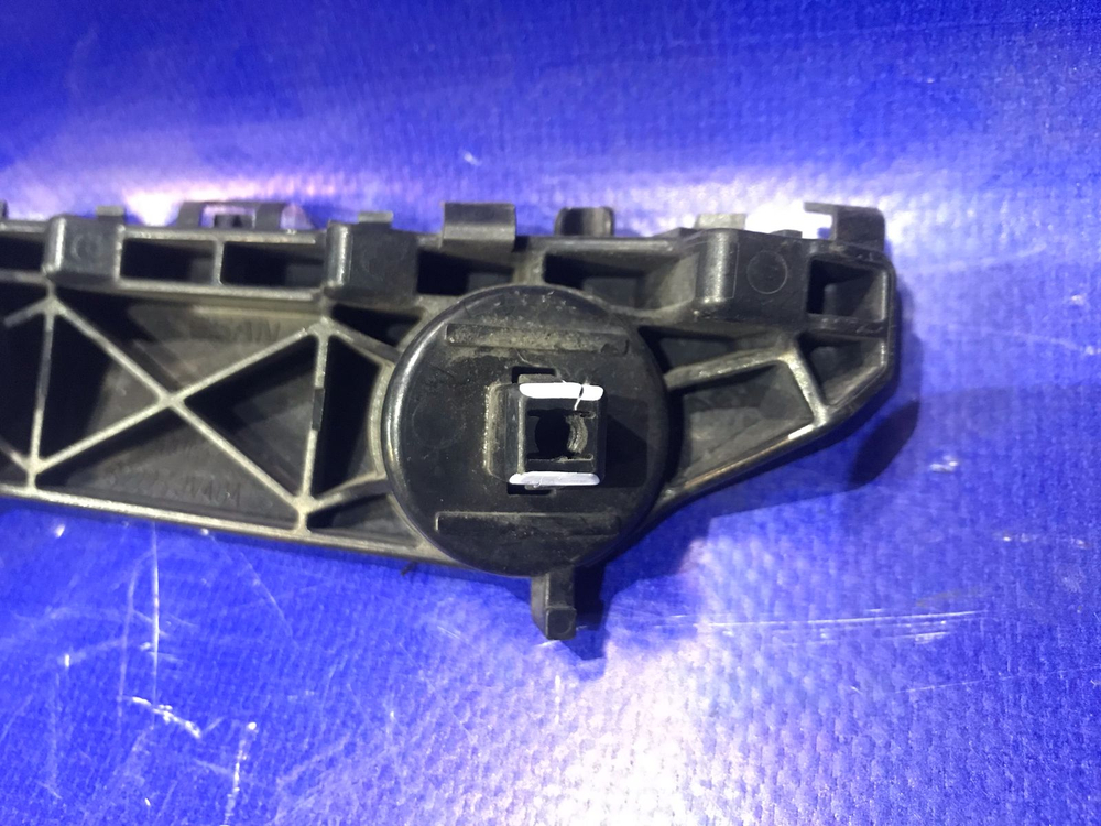 Крепление бампера переднее левое NISSAN NOTE 2012-2016