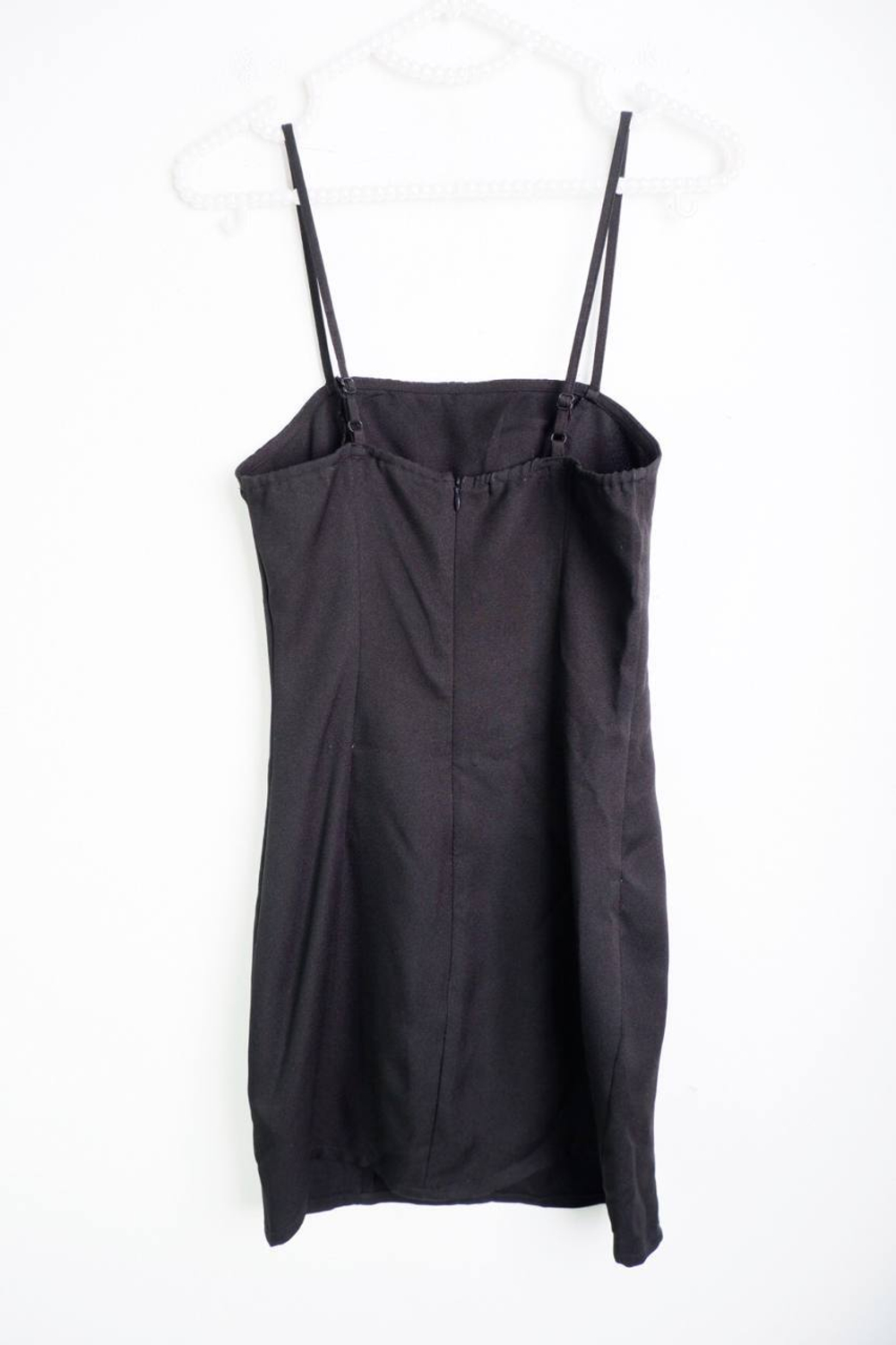 Платье Shein на тонких бретелях, маркировка 34, визуально на 40 размер