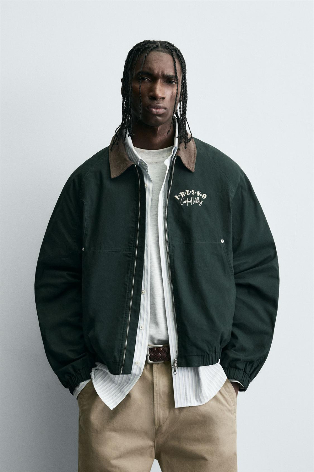 ZARA КУРТКА С КОНТРАСТНЫМ ВОРОТНИКОМ И ВЫШИВКОЙ, ЗЕЛЕНЫЙ