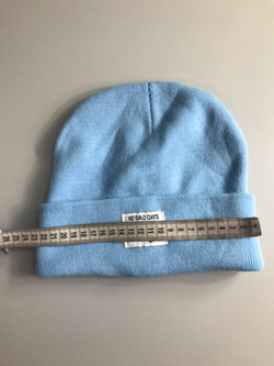 Шапка красивого оттенка