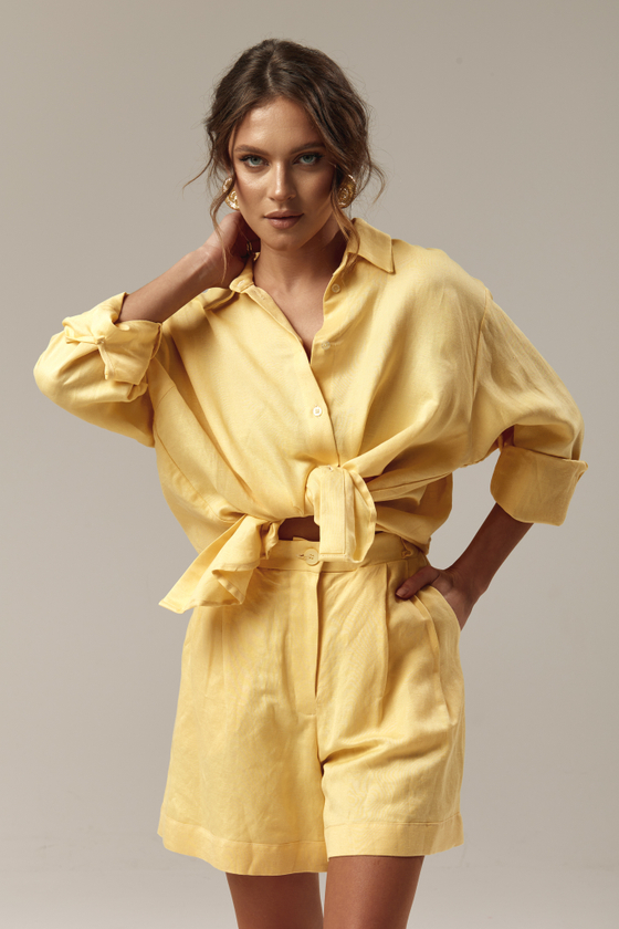 Рубашка из желтого льна