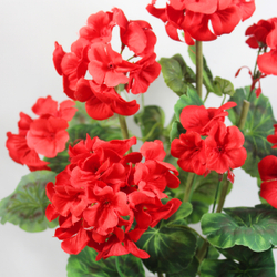 Искусственная Герань красная 30см в кашпо