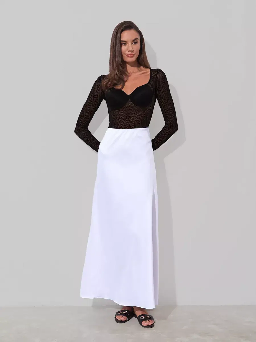 Белая юбка весенняя, атласная плотная, шелковая на резинке